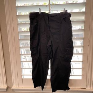 Chico’s Black Cargo Pants, size 2.5 (L/14)